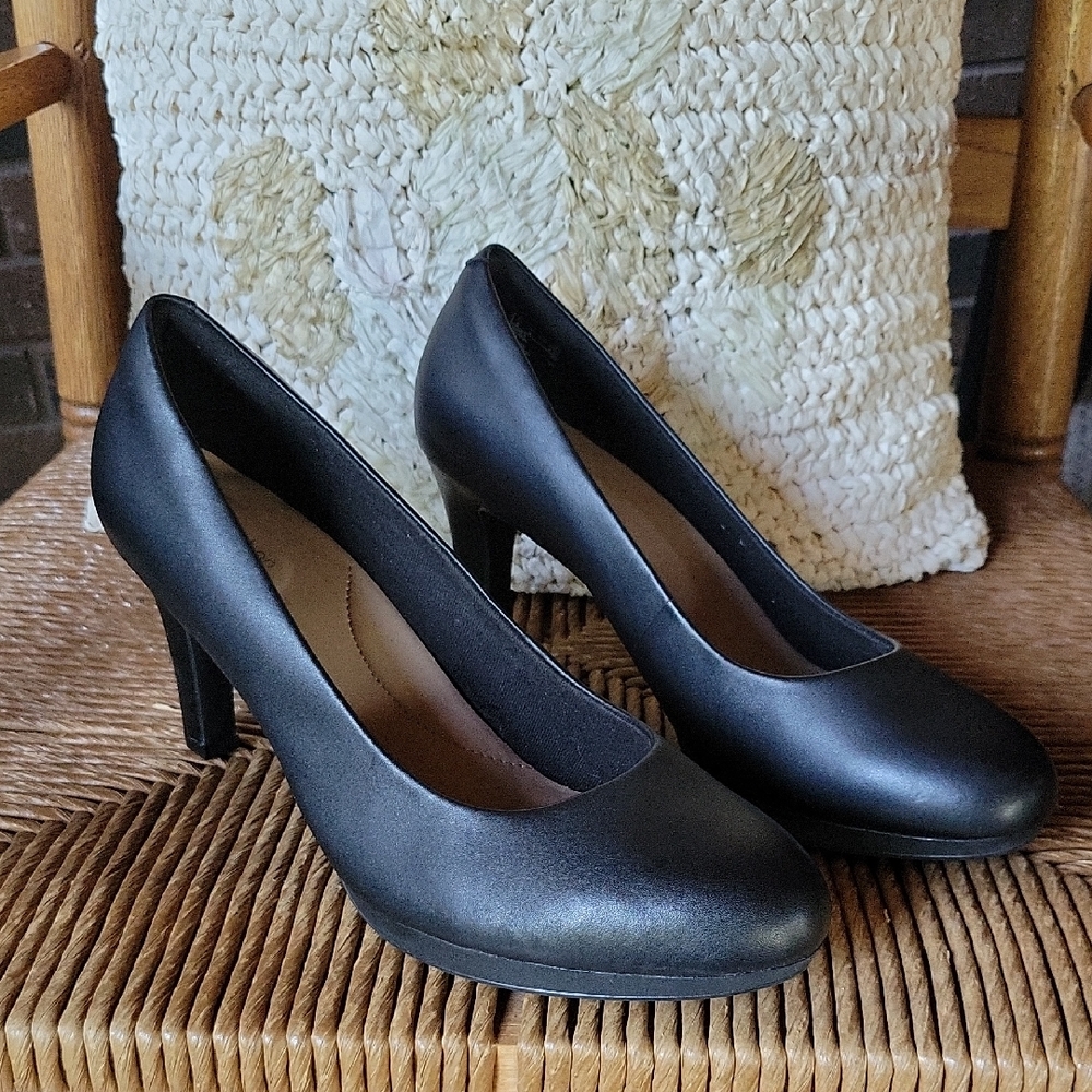 Clarks collection Adriel Viola, black, platform heel, size 10W